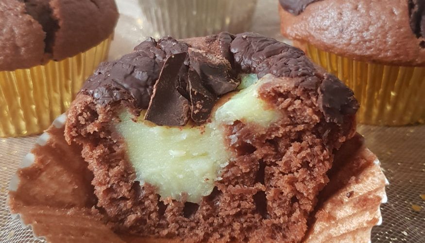 Muffins de chocolate con relleno de vainilla
