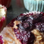Muffins sin azúcar hechos con avena, frutas y Budito®